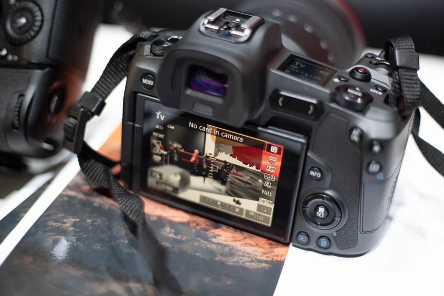 Detail einer Kamera mit Display und Bedienelementen